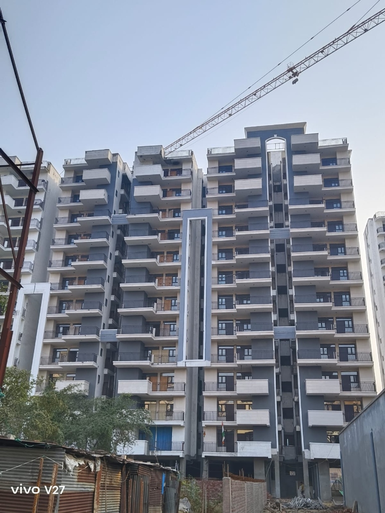 Amolik Plaza 82
